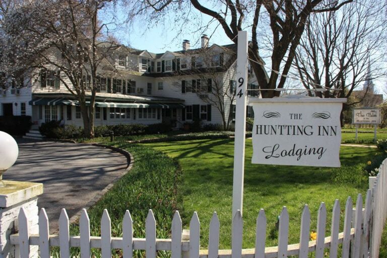 the palm restaurant east hampton exterior 768x512