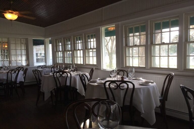 the palm restaurant east hampton interior 2 768x512