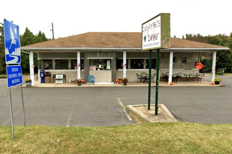 daphnes diner robbinsville nj exterior 1 768x512