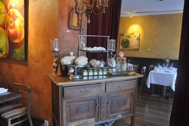 cafe monet millburn nj interior 2 768x512