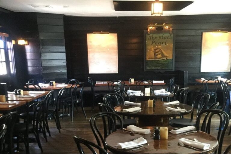 the black pearl newport ri interior 4 768x512