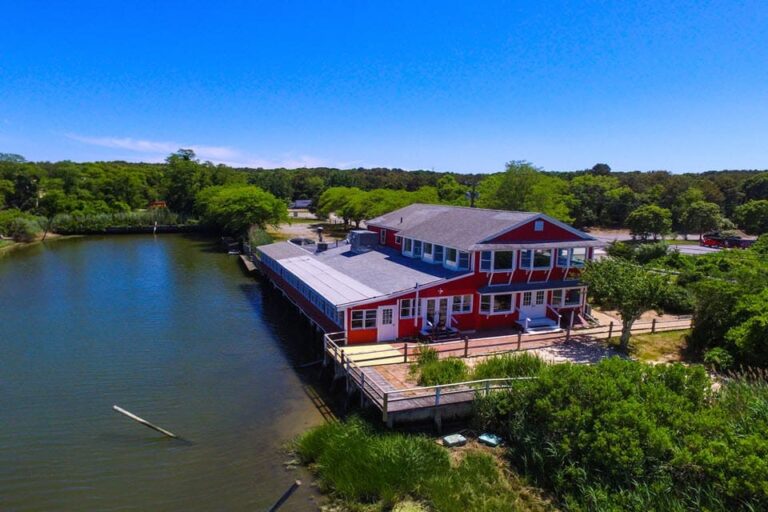 manna at lobster inn southampton ny exterior 3 768x512