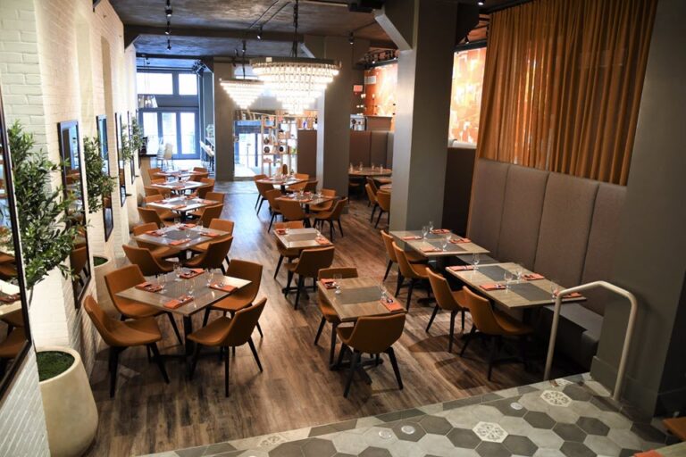 veda modern indian bistro philadelphia pa interior 4 768x512