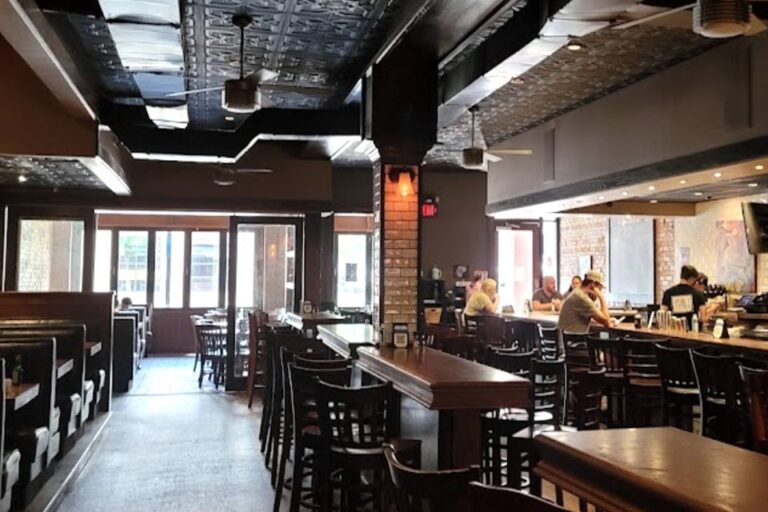 pearlz oyster bar columbia sc interior 2 768x512