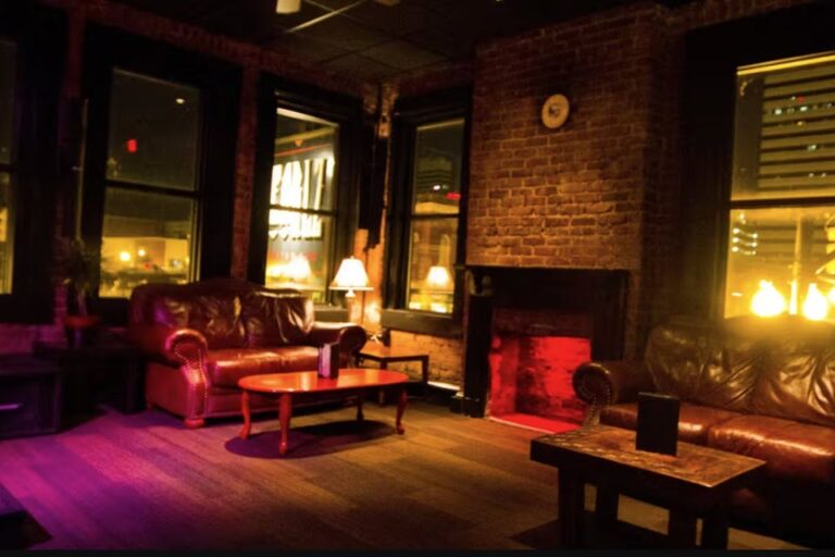 pearlz oyster bar columbia sc interior 7 768x512