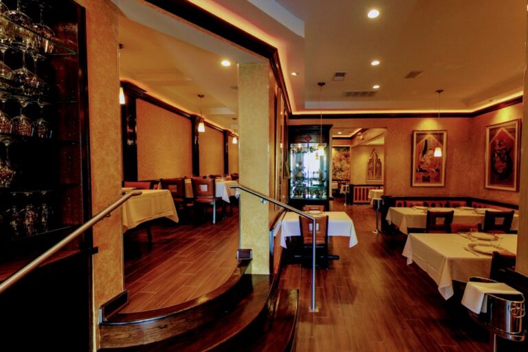 aruns thai restaurant chicago il interior 1 768x512