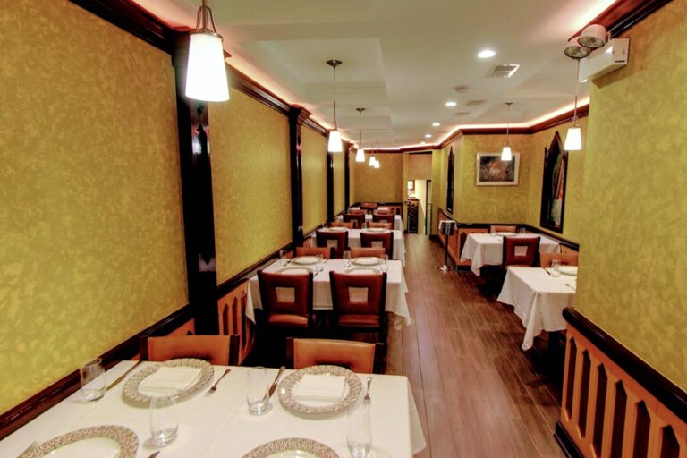 aruns thai restaurant chicago il interior 4 768x512