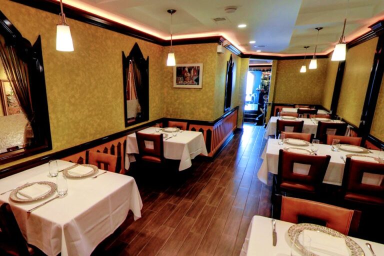 aruns thai restaurant chicago il interior 5 768x512