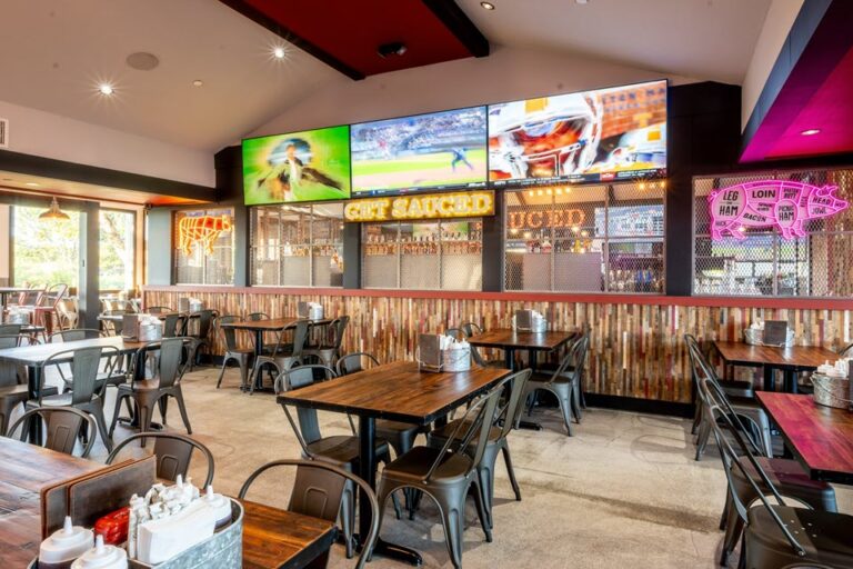 sauced bbq and spirits el segundo ca interior 5 768x512