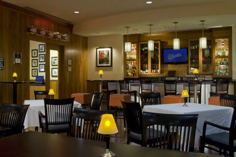 shulas steak house houston tx interior 11 768x512