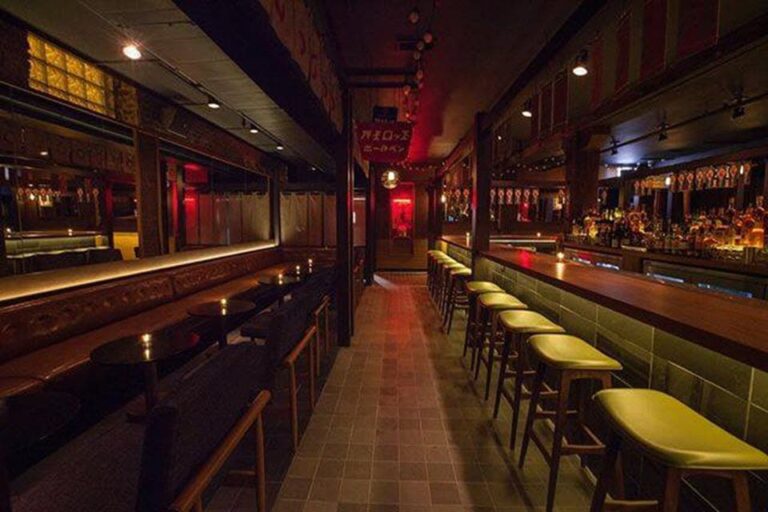 momotaro chicago il interior 4 768x512