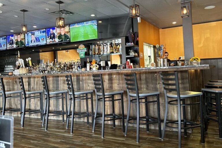 amores kitchen and bar marblehead ma interior 1 768x512