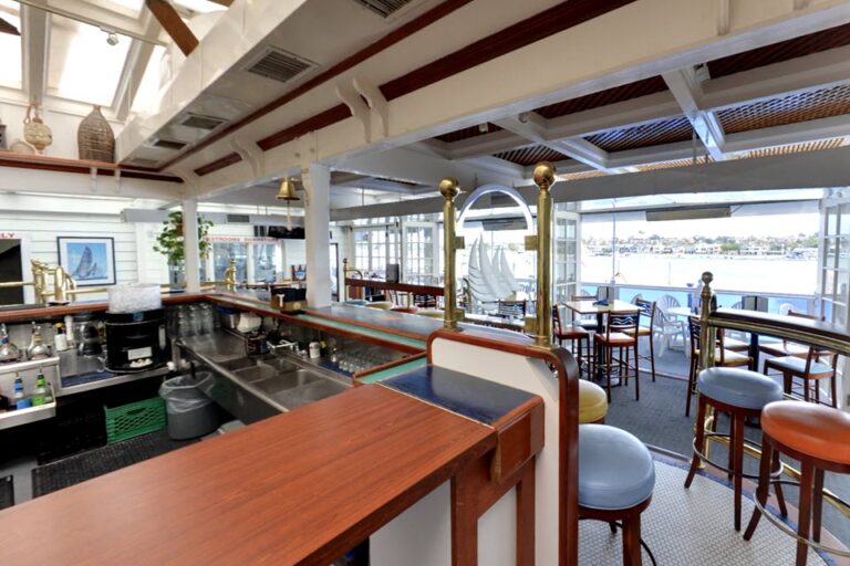 newport landing restaurant newport beach ca interior 4 768x512